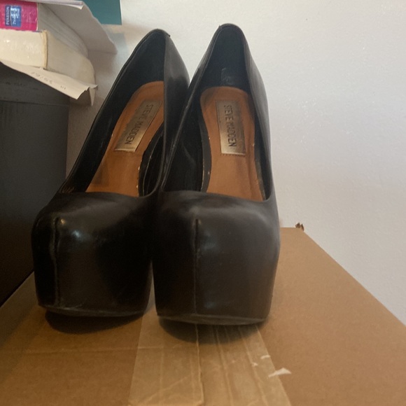 Steve Madden black platform pump heel (model: dejavu) size US 6 - Picture 2 of 5
